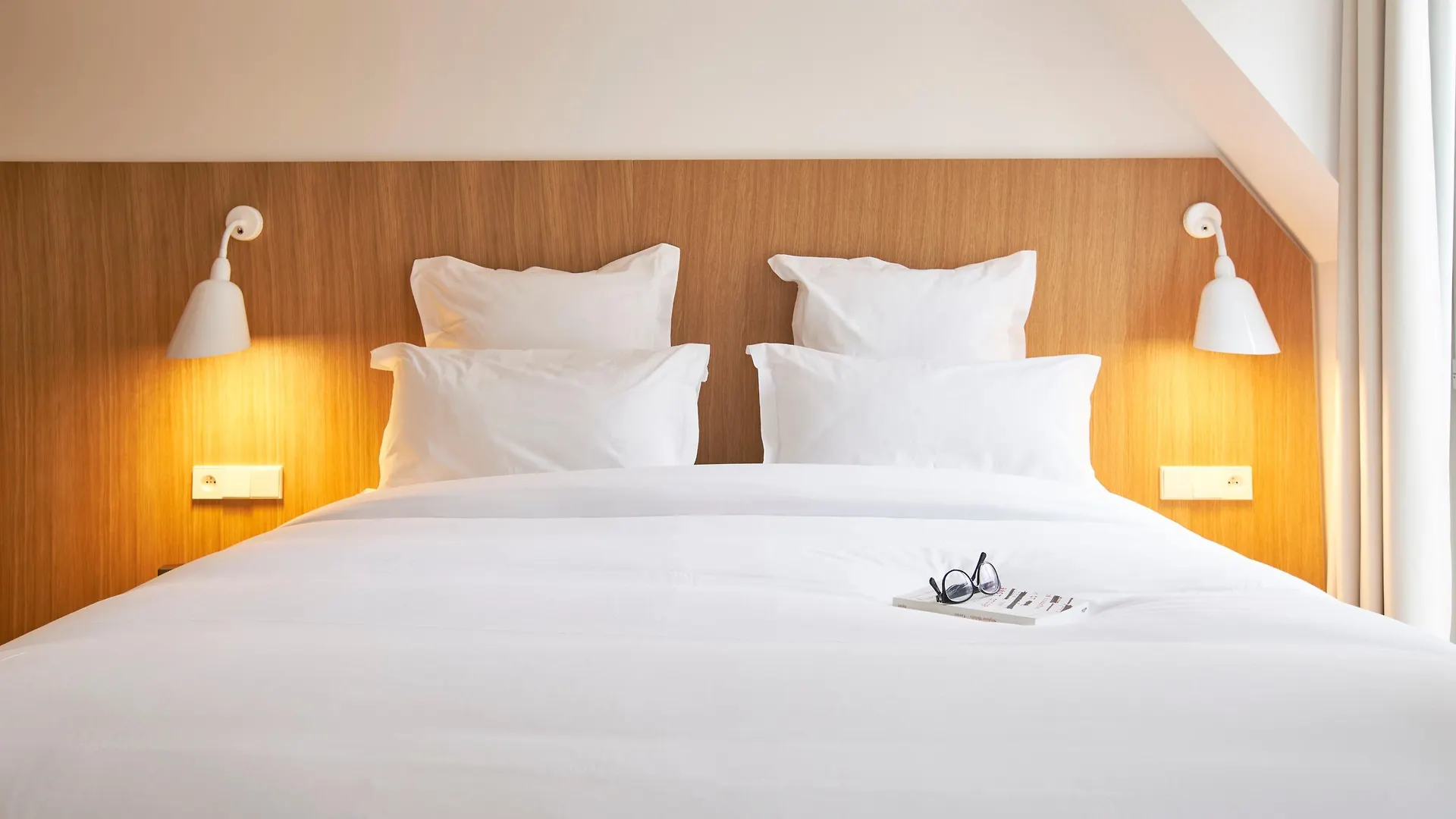 9Hotel Republique Paris Hotel