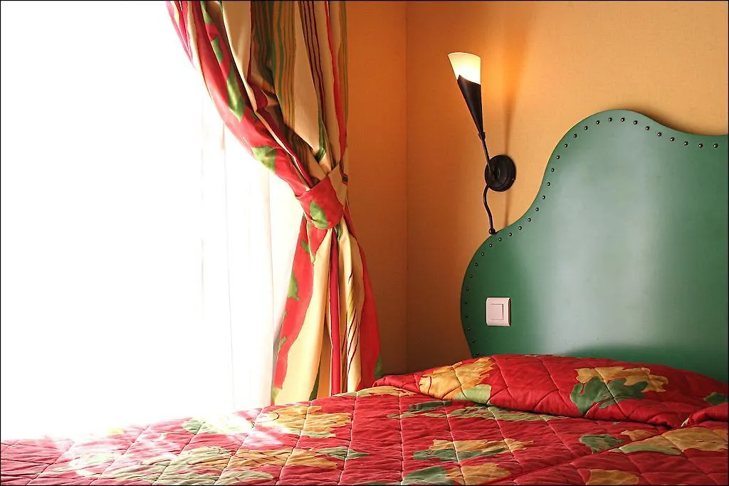 9Hotel Republique Paris 4*,